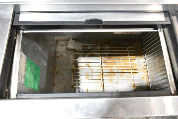 True TD-50-18 Stainless Steel Commercial Back Bar Bottle Cooler w/ 2 Sliding Lids. 115 Volts, 1 Phase. Tested and Working! - Image 4 of 7