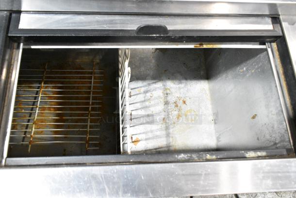 True TD-50-18 Stainless Steel Commercial Back Bar Bottle Cooler w/ 2 Sliding Lids. 115 Volts, 1 Phase. Tested and Working! - Image 5 of 7