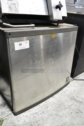 Manitowoc QY0804A Stainless Steel Commercial Ice Machine Head. 208/230 Volts, 1 Phase.