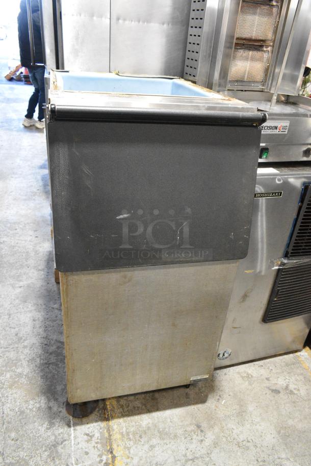 Metal Commercial Ice Bin. - Image 1 of 8