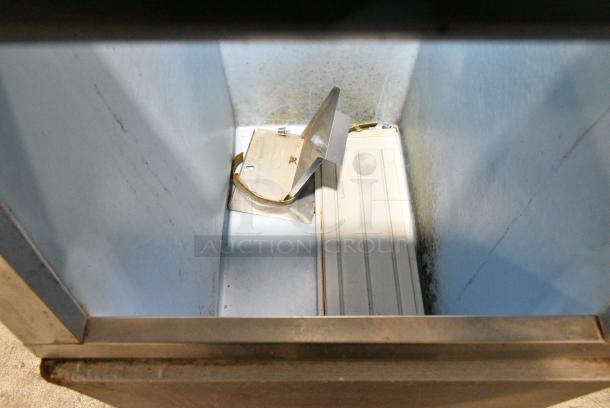 Metal Commercial Ice Bin. - Image 3 of 8