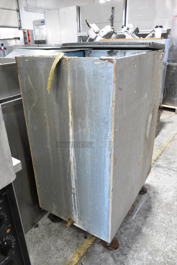 Metal Commercial Ice Bin. - Image 6 of 8