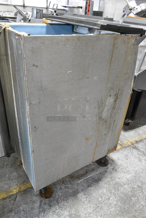 Metal Commercial Ice Bin. - Image 7 of 8