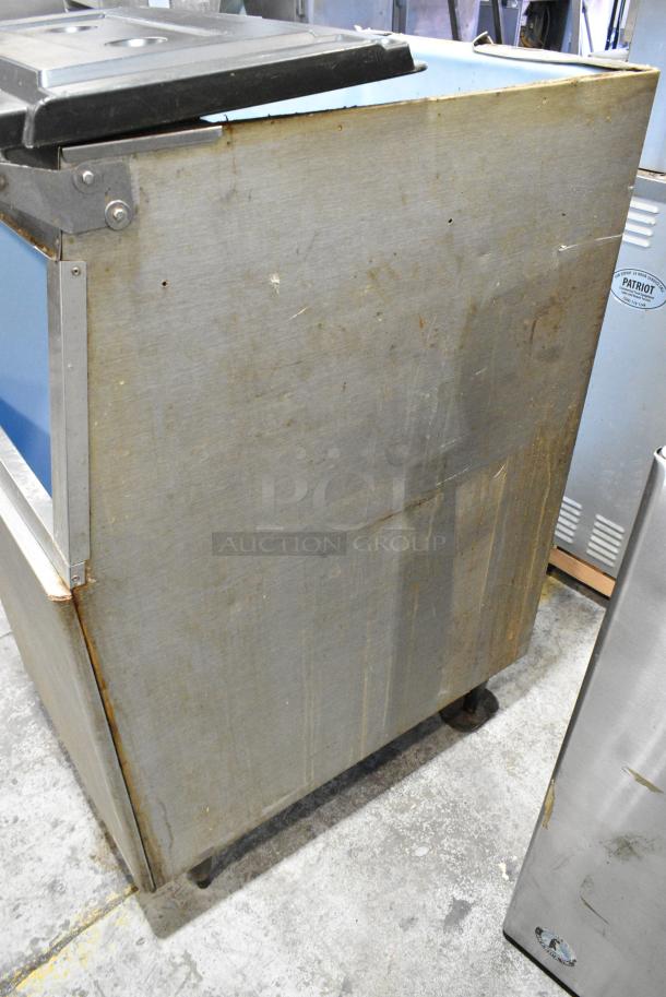 Metal Commercial Ice Bin. - Image 8 of 8