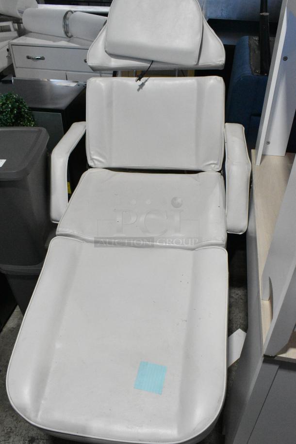 Spa / Tattoo Chair. 120 Volts, 1 Phase. - Image 4 of 5
