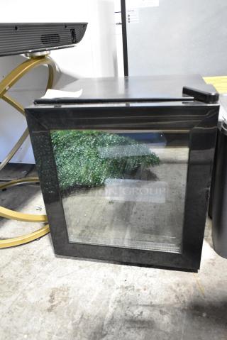 LSD-40 Metal Mini Cooler Merchandiser. 115 Volts, 1 Phase. Tested and Working!