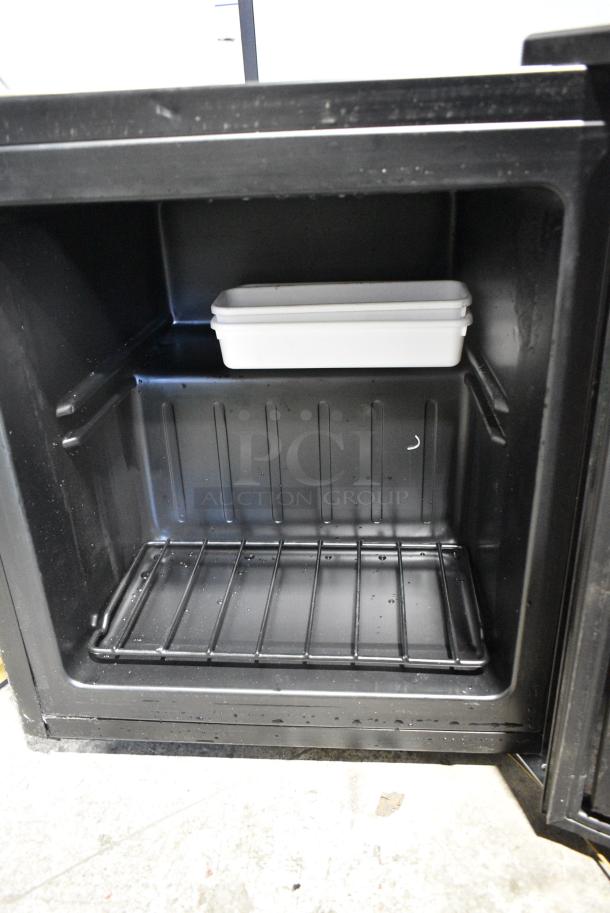 LSD-40 Metal Mini Cooler Merchandiser. 115 Volts, 1 Phase. Tested and Working! - Image 2 of 4