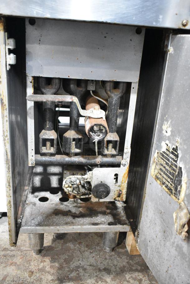 DCS Stainless Steel Commercial Floor Style Natural Gas Powered Deep Fat Fryer. - Image 5 of 7