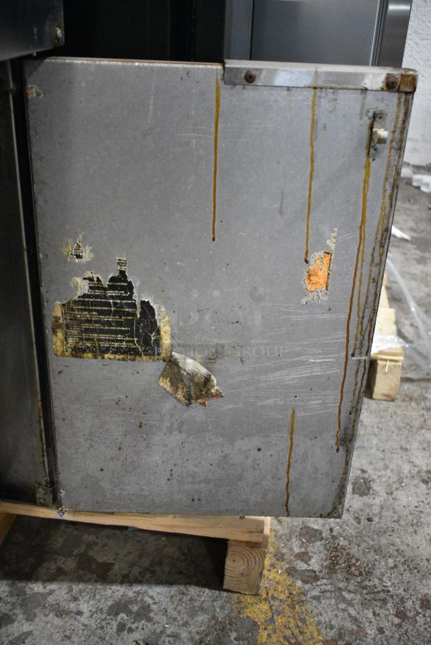 DCS Stainless Steel Commercial Floor Style Natural Gas Powered Deep Fat Fryer. - Image 7 of 7