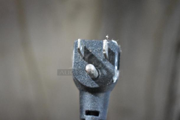 Avantco 360DFC6HCL Metal Commercial Chest Freezer Merchandiser on Commercial Casters. 115 Volts, 1 Phase. Tested and Working! - Image 7 of 8