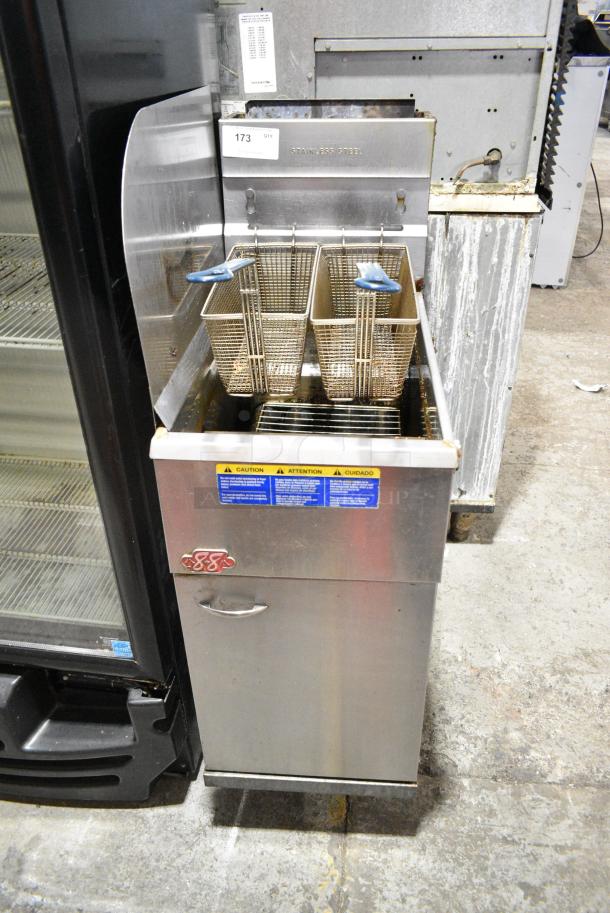 Pitco Frialator 40D Stainless Steel Commercial Floor Style Natural Gas Powered Deep Fat Fryer w/ 2 Metal Fry Baskets and Left Side Splash Guard. 115,000 BTU. - Image 1 of 6