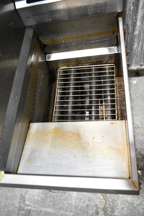 Pitco Frialator 40D Stainless Steel Commercial Floor Style Natural Gas Powered Deep Fat Fryer w/ 2 Metal Fry Baskets and Left Side Splash Guard. 115,000 BTU. - Image 4 of 6