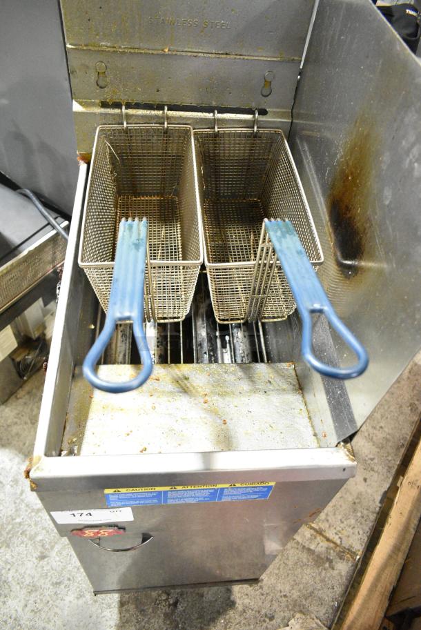 Pitco Frialator 40D Stainless Steel Commercial Floor Style Natural Gas Powered Deep Fat Fryer w/ 2 Metal Fry Baskets and Right Side Splash Guard. 115,000 BTU. - Image 3 of 6