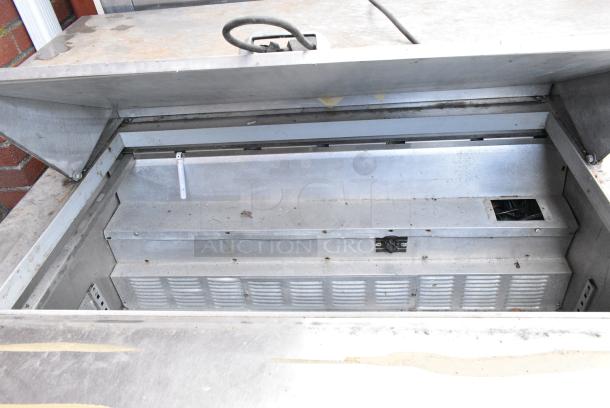 Victory VUR-4-18BT Stainless Steel Commercial Sandwich Salad Prep Table Bain Marie Mega Top on Commercial Casters. 115 Volts, 1 Phase. - Image 4 of 8