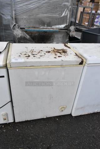 Electrolux FFFC05M2KW Chest Freezer w/ Hinge Lid. 115 Volts, 1 Phase.
