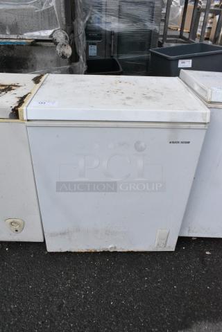 Black & Decker BFQ50 Chest Freezer w/ Hinge Lid. 115 Volts, 1 Phase.