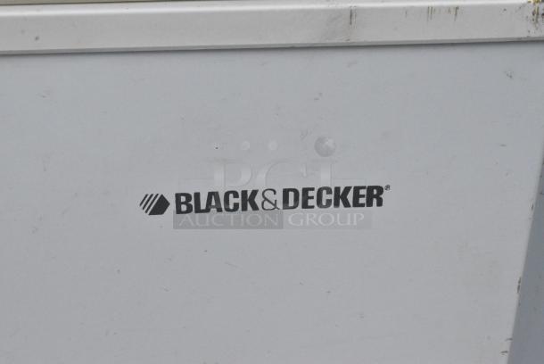 Black & Decker BFQ50 Chest Freezer w/ Hinge Lid. 115 Volts, 1 Phase. - Image 2 of 5