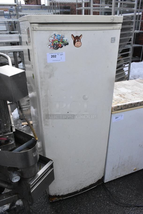Kenmore 255.29702010 Single Door Reach In Freezer. 115 Volts, 1 Phase. - Image 3 of 7