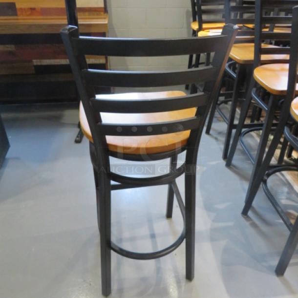 Black Metal Bar Height Chair With Footrest And A Wooden Seat. 2XBID - Image 3 of 3
