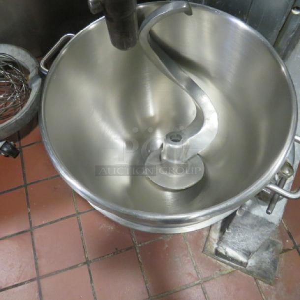 One BEAUTIFUL  Hobart 60 Quart Stand Mixer With Bowl And Hook. Model# H-600. 230 Volt. 3 Phase. 22X35X57. This Mixer Was Just Serviced And The Stainless Steel Bowl Is NEW!!!! - Image 3 of 7