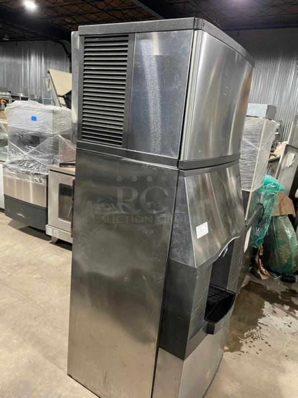 Manitowoc Commercial Stainless Steel Air-Cooled Ice Cuber Machine Head! Model: QD0452A SN: 001162829! 115V 1 Phase! On Manitowoc Commercial Ice Bin! With Ice Vending Dispenser! Model: SPA310 SN: 310056065! 115V 1 Phase! - Image 2 of 10