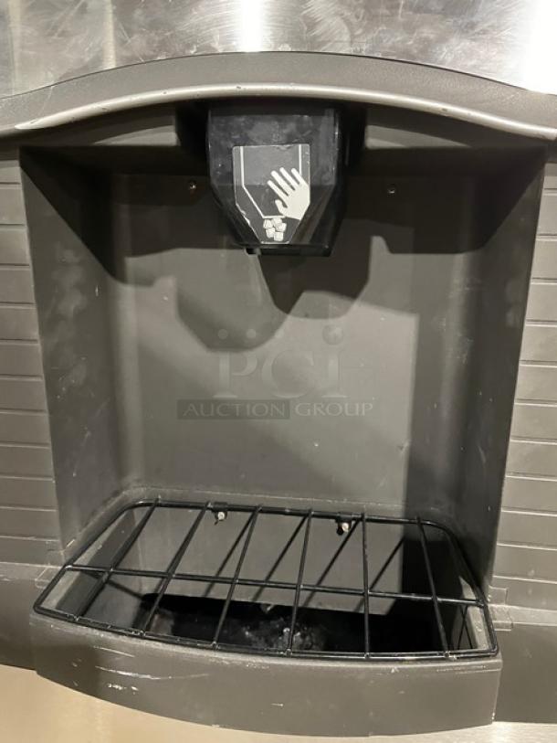 Manitowoc Commercial Stainless Steel Air-Cooled Ice Cuber Machine Head! Model: QD0452A SN: 001162829! 115V 1 Phase! On Manitowoc Commercial Ice Bin! With Ice Vending Dispenser! Model: SPA310 SN: 310056065! 115V 1 Phase! - Image 5 of 10