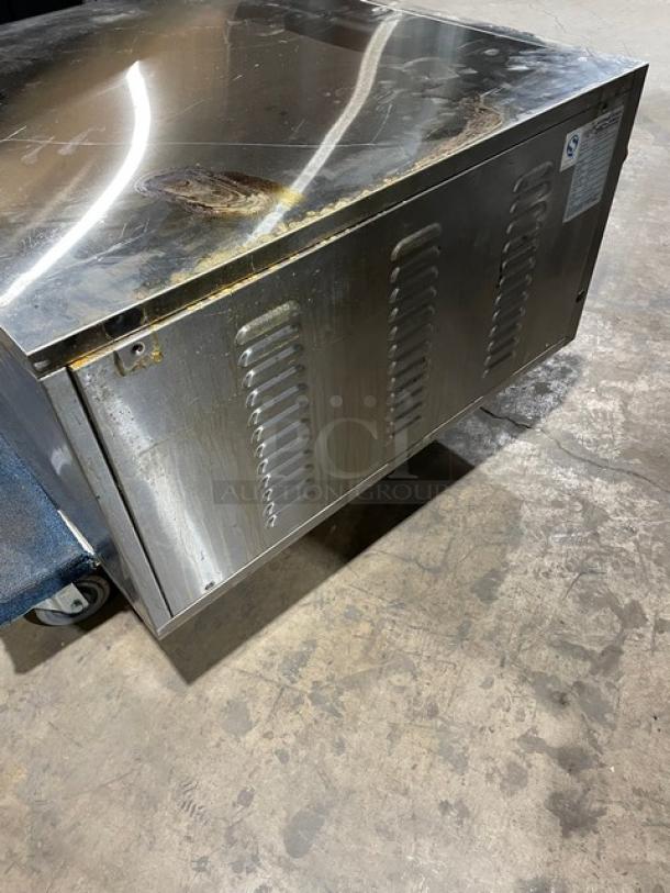 Leego Commercial Stainless Steel Electric Powered Countertop Single Deck Bakery/Pizza Oven! With Iron Bottom! With Sheet Pan! Model: RN-2109E SN: RN2109E1050000790GA! 220V! - Image 4 of 10