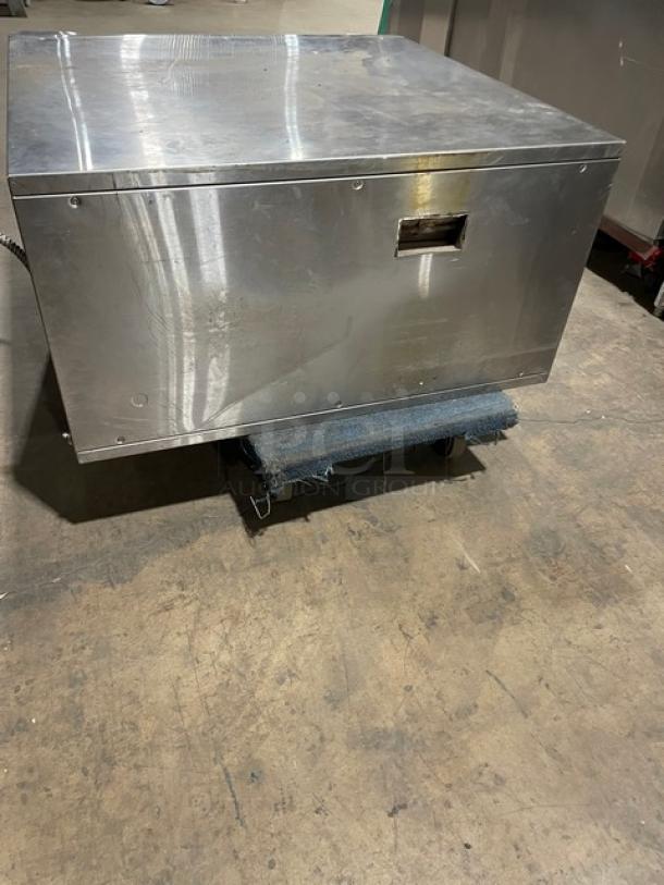 Leego Commercial Stainless Steel Electric Powered Countertop Single Deck Bakery/Pizza Oven! With Iron Bottom! With Sheet Pan! Model: RN-2109E SN: RN2109E1050001190GA! 220V! - Image 3 of 10