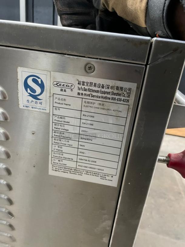 Leego Commercial Stainless Steel Electric Powered Countertop Single Deck Bakery/Pizza Oven! With Iron Bottom! With Sheet Pan! Model: RN-2109E SN: RN2109E1050001190GA! 220V! - Image 8 of 10