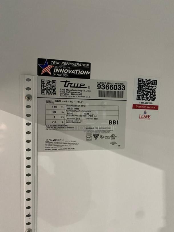 True Commercial Black Double Glass Swing Door Reach In Merchandiser Refrigerator! Energy Star Certified! With Poly Coated Wire Racks! Model: GDM-49-HC~TSL01 SN: 9366033! 115V 1 Phase! - Image 7 of 11