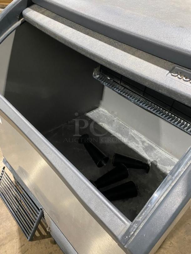 Scotsman Commercial Stainless Steel Undercounter Automatic Medium Cubed Ice Maker Machine! With Ergonomic Sliding Bin Lid! Model: CU2026MA-1E SN: 18031320011761! 115V 1 Phase! - Image 5 of 9