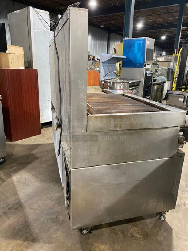Jade Range Commercial Stainless Steel Natural Gas Powered Char Broiler/Flat Griddle Split Top Range! With 4 Drawer Self-Contained Refrigerated Chef Base/Equipment Stand! With Back Splash! Model: JRLH-04S-T-72 SN: 101566! 115V 1 Phase! On Casters! - Image 4 of 11