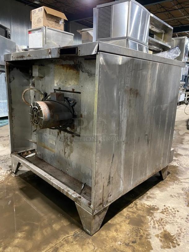 Garland Master 200 Series Commercial Stainless Steel Natural Gas Powered Single Stacked Convection Oven! With Wire Oven Racks! On Legs! - Image 4 of 11