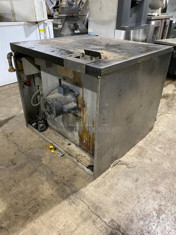 Bakers Pride Master 200 Series Commercial Stainless Steel Natural Gas Powered Single Stack Convection Oven! With Wire Oven Racks! - Image 4 of 10