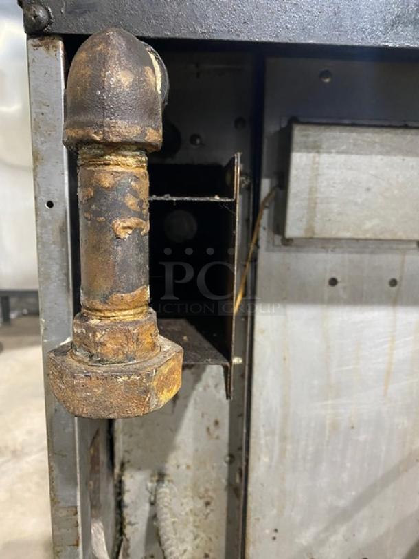 Bakers Pride Master 200 Series Commercial Stainless Steel Natural Gas Powered Single Stack Convection Oven! With Wire Oven Racks! - Image 8 of 10