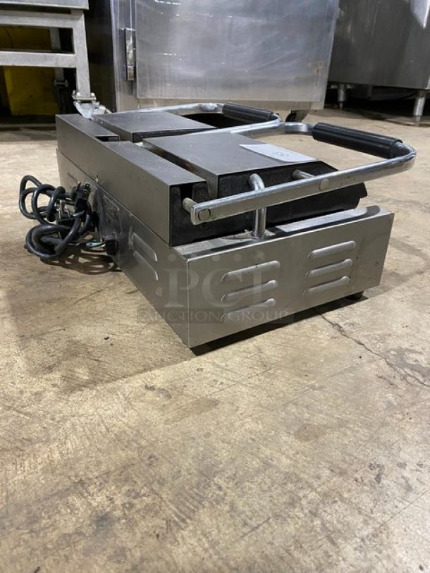 Avantco Commercial Stainless Steel Electric Powered Countertop Double Panini/Sandwich Press Grill! With Individual Thermostatic Controls! With Grooved Grates! Model: P82 SN: 03201023045! 120V! On Legs! - Image 4 of 9