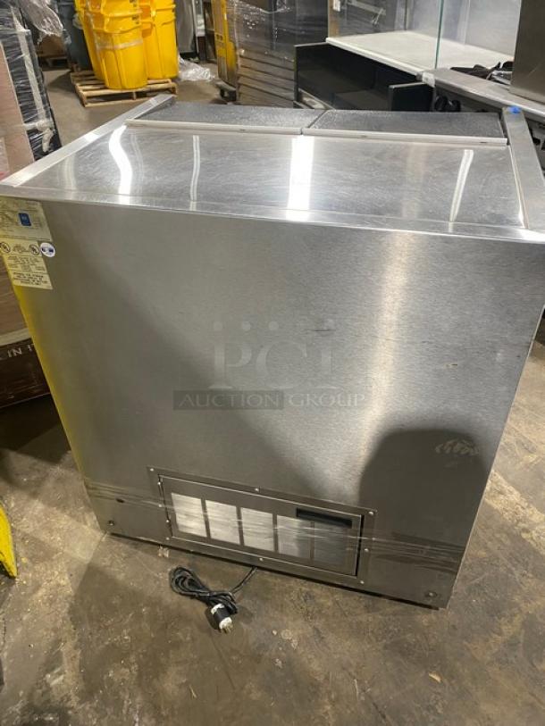 Delfield Commercial Stainless-Steel Self-Contained Air Curtain Beverage/Milk Cooler! With Double Lift-Open Top Hinged Lids! Model: NLFAC-8 SN: 0608036002029M! 115V 1 Phase! On Casters! - Image 3 of 10