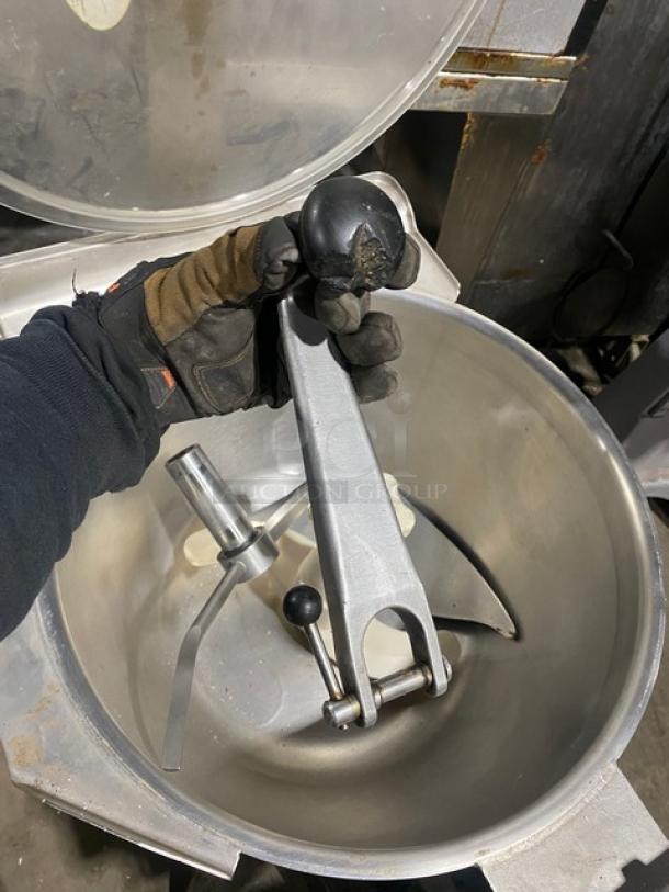 Hobart Commercial Heavy-Duty Floor Model 30 Qt. Cutter/Mincer Mixer! With Stainless Steel 90 Degree Tilting Bowl & Clear Lexan Cover! 200V 3 Phase! Model: HCM 300 SN: 31-1153-470! - Image 9 of 13