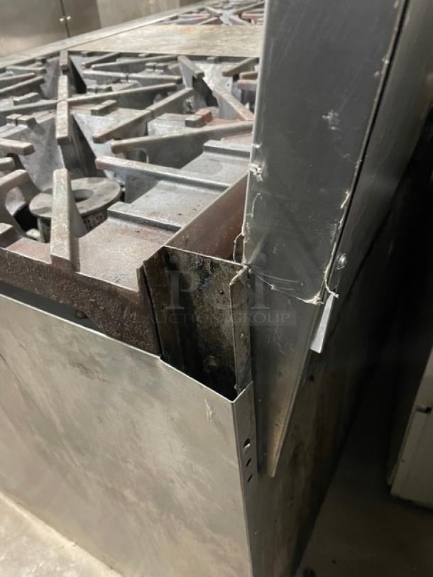 Southbend Commercial Stainless Steel Natural Gas Powered 8 Burner Split Top Hot Plate Range/Double Oven Combo! With Back Splash! With Wired Oven Rack! With Casters! - Image 4 of 14