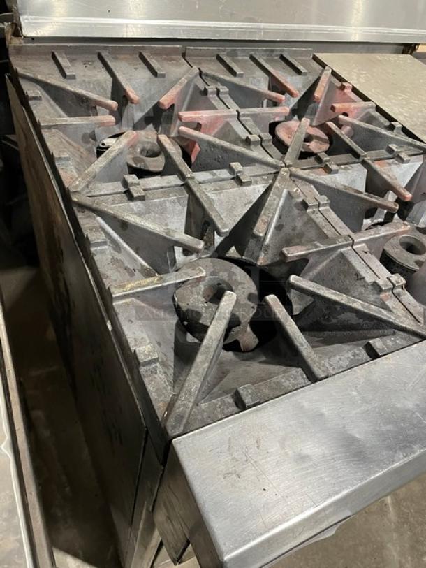 Southbend Commercial Stainless Steel Natural Gas Powered 8 Burner Split Top Hot Plate Range/Double Oven Combo! With Back Splash! With Wired Oven Rack! With Casters! - Image 5 of 14