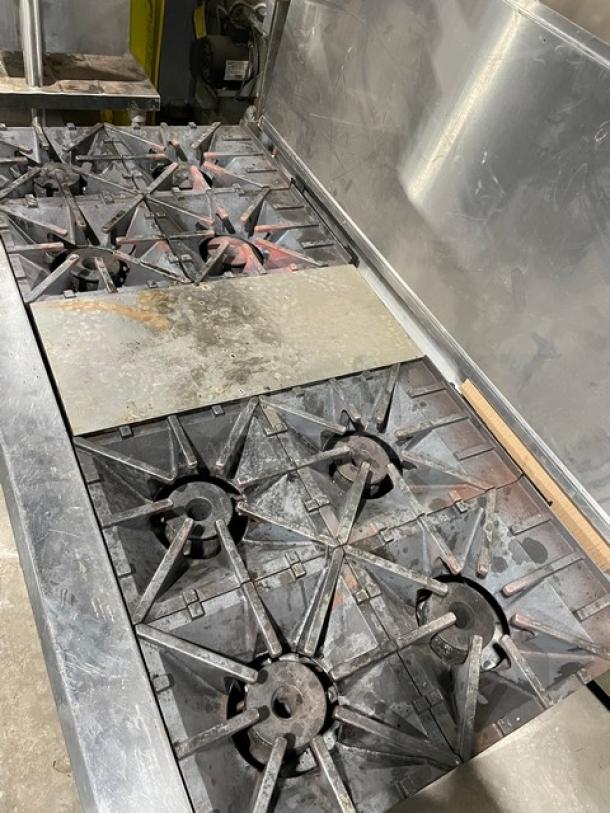 Southbend Commercial Stainless Steel Natural Gas Powered 8 Burner Split Top Hot Plate Range/Double Oven Combo! With Back Splash! With Wired Oven Rack! With Casters! - Image 7 of 14