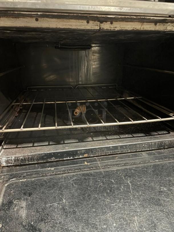Southbend Commercial Stainless Steel Natural Gas Powered 8 Burner Split Top Hot Plate Range/Double Oven Combo! With Back Splash! With Wired Oven Rack! With Casters! - Image 9 of 14