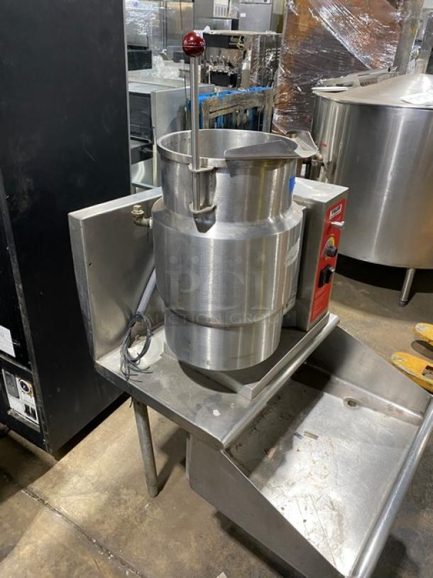 Vulcan Commercial Stainless Steel Electric Powered Countertop 6-Gal. Steam Jacketed Tilting Kettle! Model: K6ETT-7 SN: 46-2004217! 208/240V 3 Phase! With Custom Single Well Equipment Stand/Base! With Back Splash & Drain! On Legs! - Image 4 of 12