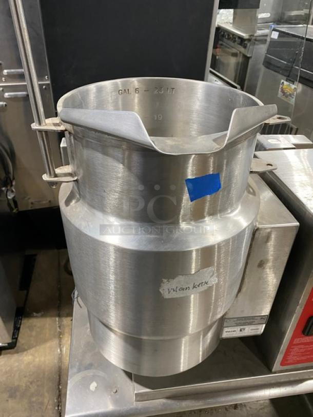 Vulcan Commercial Stainless Steel Electric Powered Countertop 6-Gal. Steam Jacketed Tilting Kettle! Model: K6ETT-7 SN: 46-2004217! 208/240V 3 Phase! With Custom Single Well Equipment Stand/Base! With Back Splash & Drain! On Legs! - Image 6 of 12