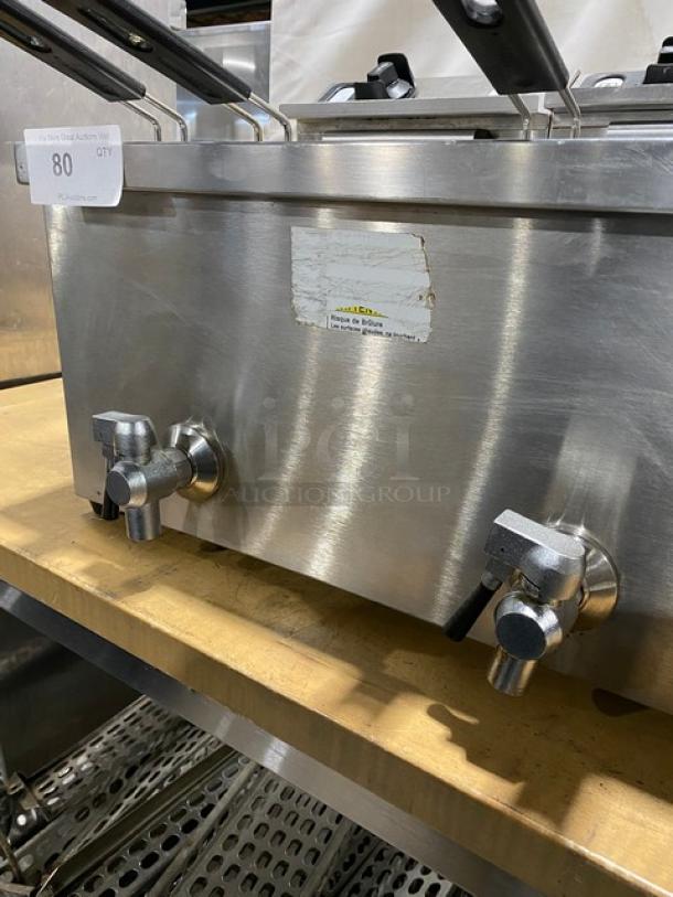 Vollrath Commercial Stainless Steel Electric Powered Countertop Double Bay Deep Fat Fryer! With Individual Controls! With Back Splash & Basket Hanger! With Frying Baskets! Model: FFA8115 SN: H17-00349570-0037 / Model: FFA8130 SN: F49-00299778-0006! 208-240V! - Image 9 of 12