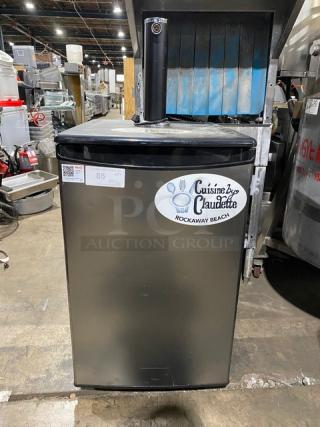 Galaxy Commercial Black Free Standing Single Door Kegerator/Beer Cooler! With Single Tap Tower! Model: 177KEGRTRSS! 115V! On Casters!