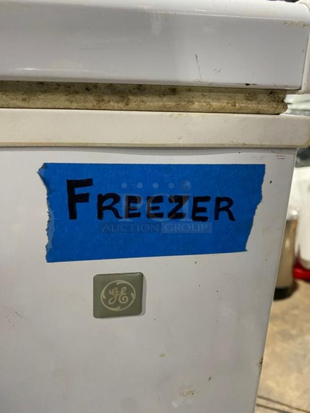 GE Appliances Commercial White Deep Chest Freezer! With Hinged Top Lid! Model: FCM7SUFWW SN: AA105789! 115V 1 Phase! - Image 6 of 10