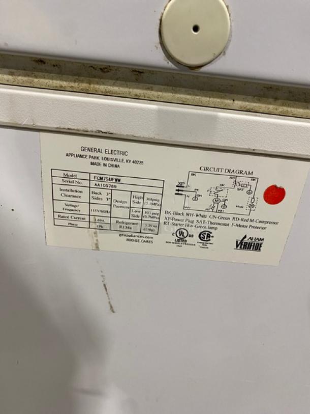 GE Appliances Commercial White Deep Chest Freezer! With Hinged Top Lid! Model: FCM7SUFWW SN: AA105789! 115V 1 Phase! - Image 8 of 10