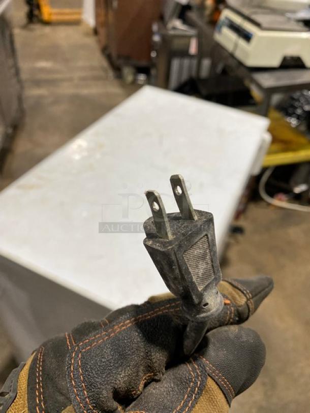 GE Appliances Commercial White Deep Chest Freezer! With Hinged Top Lid! Model: FCM7SUFWW SN: AA105789! 115V 1 Phase! - Image 9 of 10