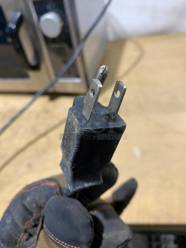 Panasonic Commercial Stainless Steel Electric Powered Countertop Microwave Oven! Model: NE-1025F SN: 6H18150080! 120V! On Legs! - Image 7 of 9